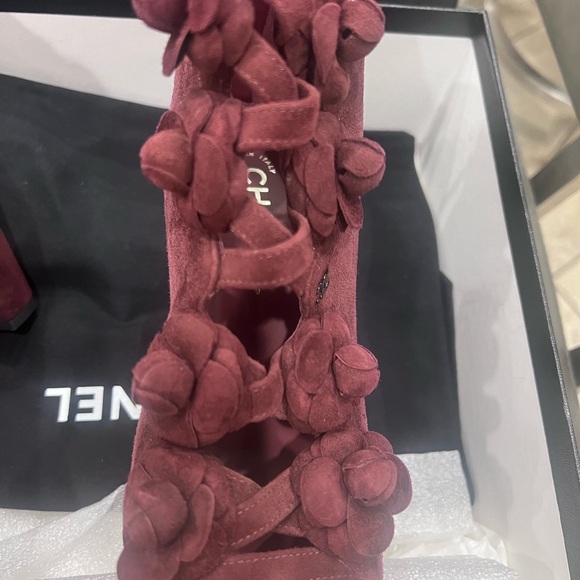 Chanel Short Boots in Suede - Picture 5 of 7